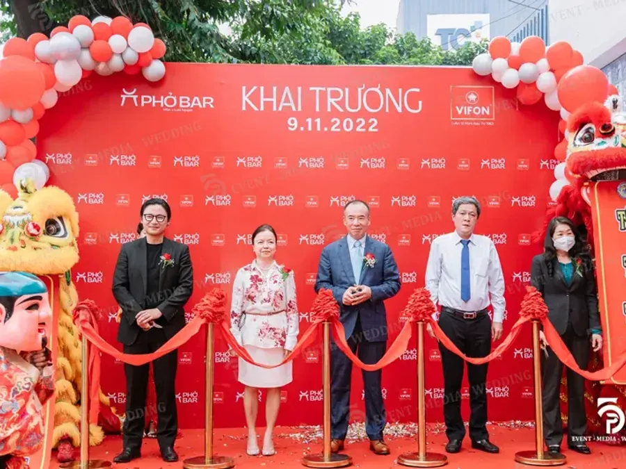 Phở Bar grand opening with a lion dance and ribbon cutting