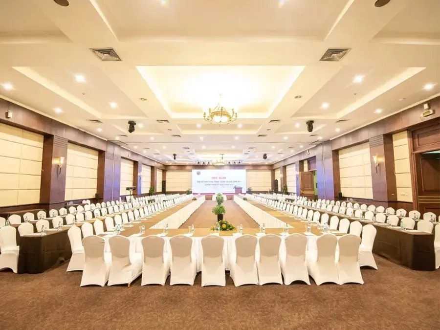 Annual conference laid out in a U-shape in a hotel ballroom